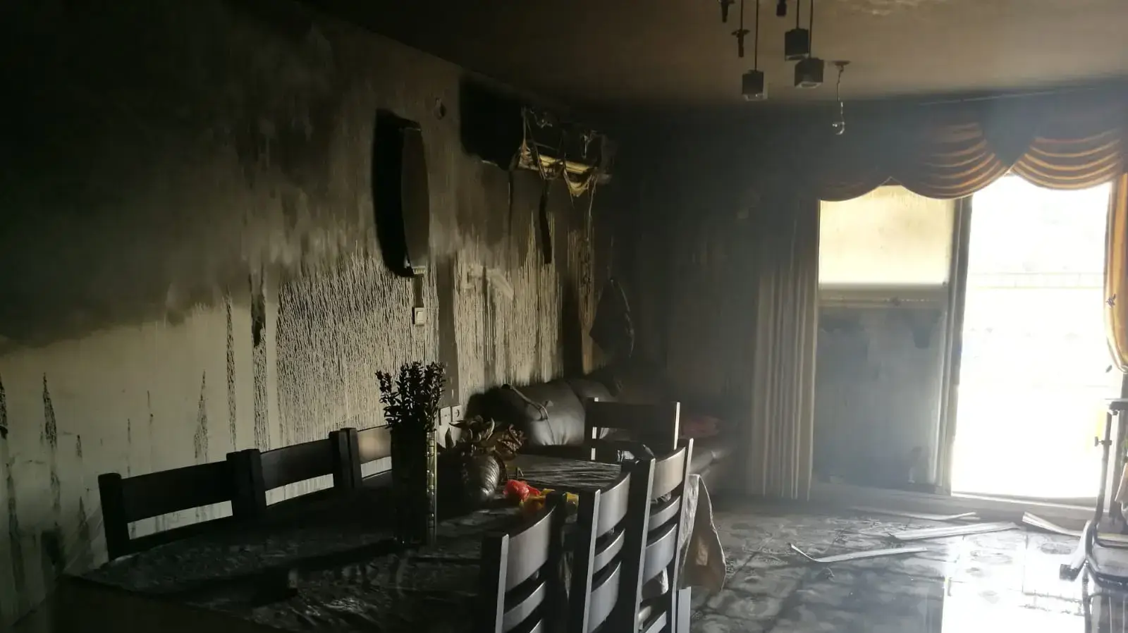 בית משפחת גינזבורג שדירתו נשרפה בביתר עילית בית משפחת גינזבורג שדירתו נשרפה בביתר עילית