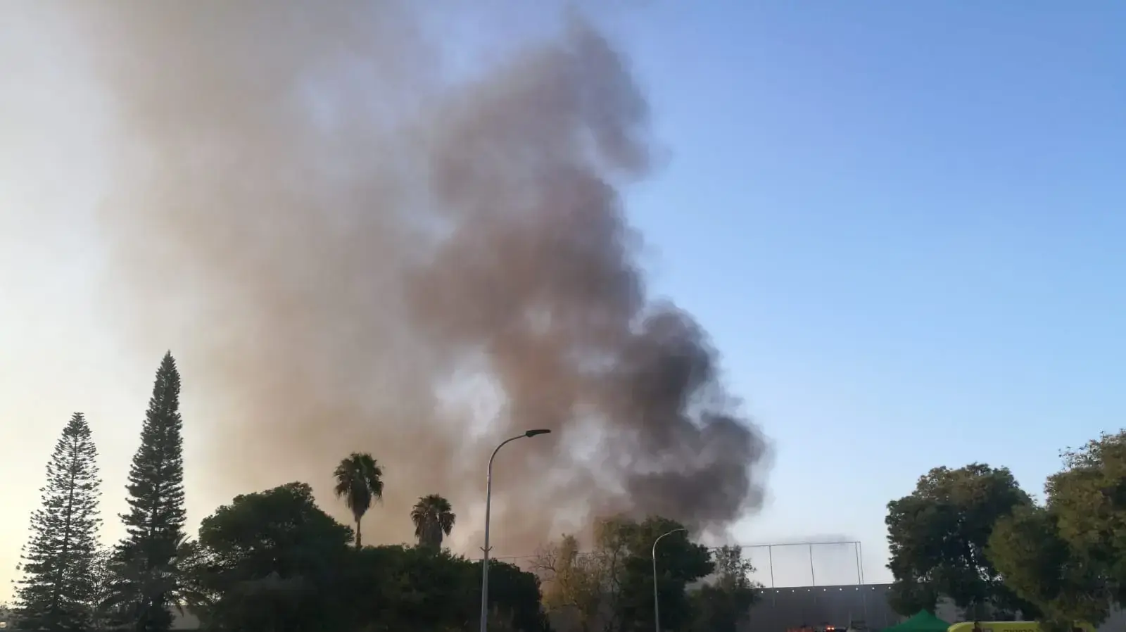 עשן בעוטף עזה בעקבות ההפגנות המתקיימות סמוך לגדר הגבול 12 אוקטובר 2018 עשן בעוטף עזה בעקבות ההפגנות המתקיימות סמוך לגדר הגבול 12 אוקטובר 2018