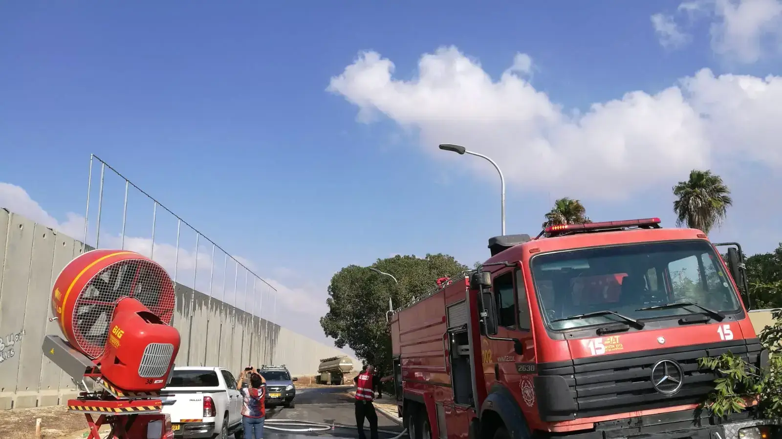 מאווררים בכרם שלום מונעים מהעשן להגיע מרצועת עזה. 12 באוקטובר 2018 מאווררים בכרם שלום מונעים מהעשן להגיע מרצועת עזה. 12 באוקטובר 2018