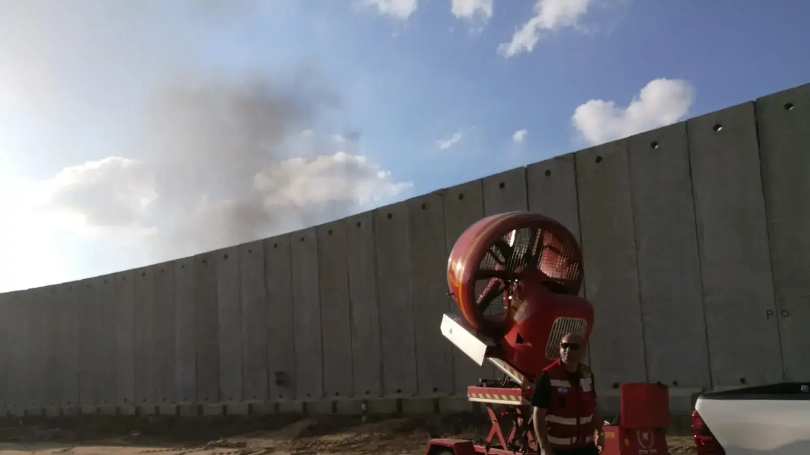מאווררים בכרם שלום מונעים מהעשן להגיע מרצועת עזה 12 באוקטובר 2018 מאווררים בכרם שלום מונעים מהעשן להגיע מרצועת עזה 12 באוקטובר 2018