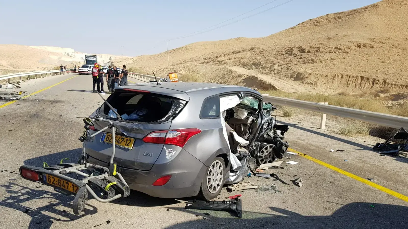 תאונת דרכים, שני הרוגים, בה היו מעורבים שלושה כלי רכב על כביש 25 בסמוך לדימונה 13.10.18 תאונת דרכים, שני הרוגים, בה היו מעורבים שלושה כלי רכב על כביש 25 בסמוך לדימונה 13.10.18