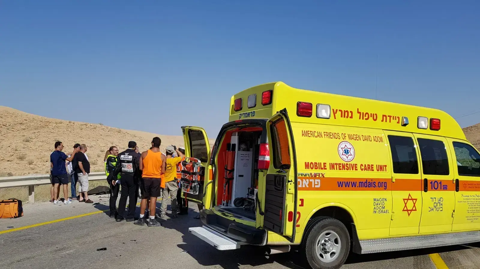 תאונת דרכים, שני הרוגים, בה היו מעורבים שלושה כלי רכב על כביש 25 בסמוך לדימונה 13.10.18 תאונת דרכים, שני הרוגים, בה היו מעורבים שלושה כלי רכב על כביש 25 בסמוך לדימונה 13.10.18
