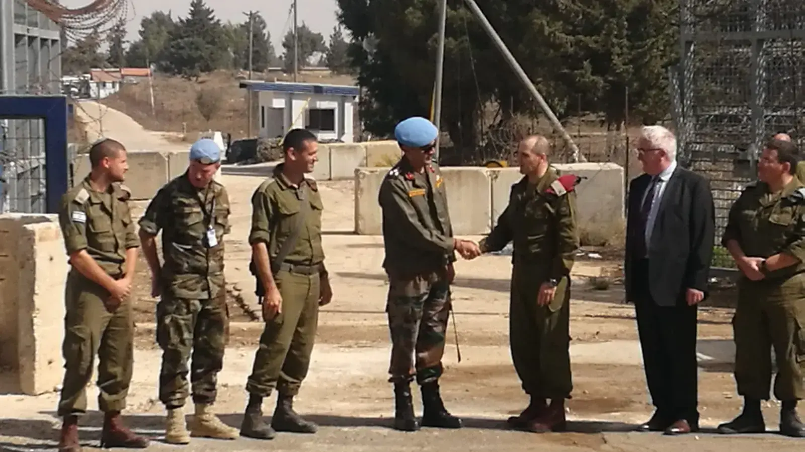 מעבר קוניטרה, כוח אונדוף וקציני צה"ל מעבר קוניטרה, כוח אונדוף וקציני צה"ל