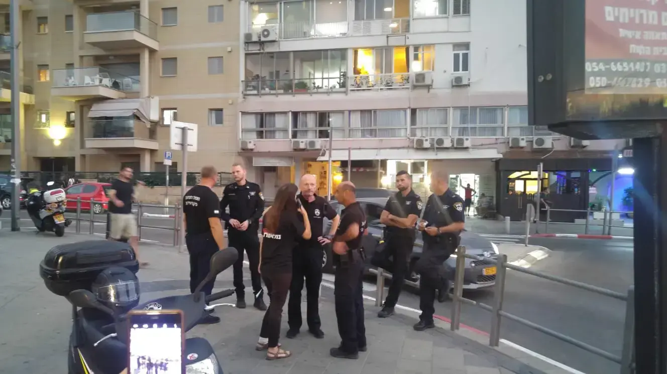 כוחות משטרה מחוץ לאירוע של התנועה לאיכות השלטון בבת ים כוחות משטרה מחוץ לאירוע של התנועה לאיכות השלטון בבת ים