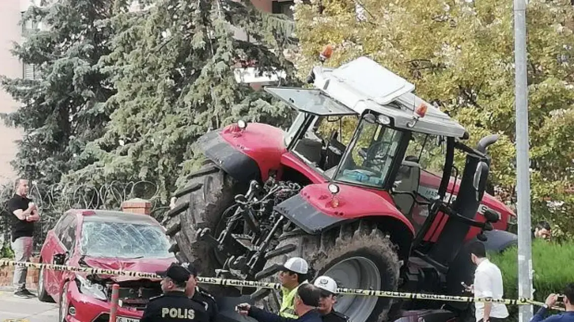 טרקטור שניסה לפרוץ את שערי שגרירות ישראל באנקרה, טורקיה, 16 באוקטובר 2018 