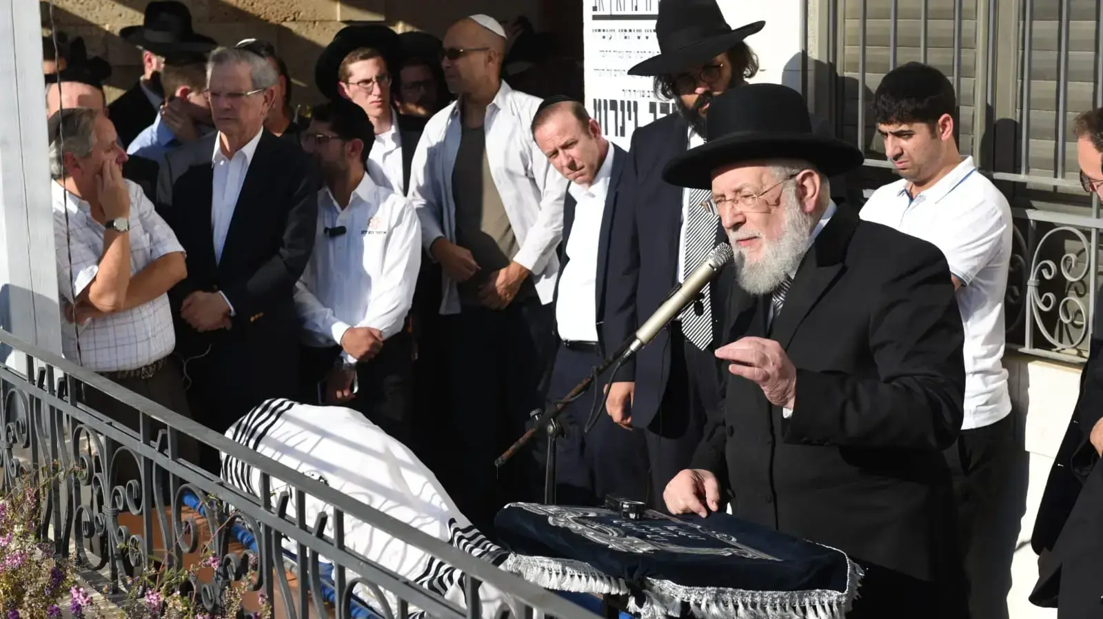 הרב לאו בהתכנסות והספדים לזכרו של עו"ד יעקב וינרוט , רמת גן הרב לאו בהתכנסות והספדים לזכרו של עו"ד יעקב וינרוט , רמת גן