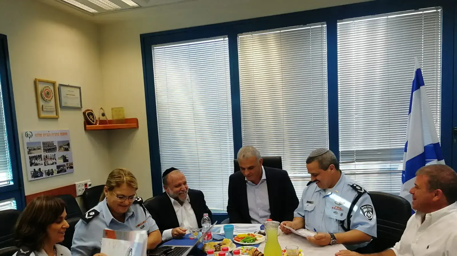 שר האוצר משה כחלון בפגישה עם בכירי המשטרה על המתווה להעלאה בשכר הגמלאים 16 אוקטובר 2018 שר האוצר משה כחלון בפגישה עם בכירי המשטרה על המתווה להעלאה בשכר הגמלאים 16 אוקטובר 2018
