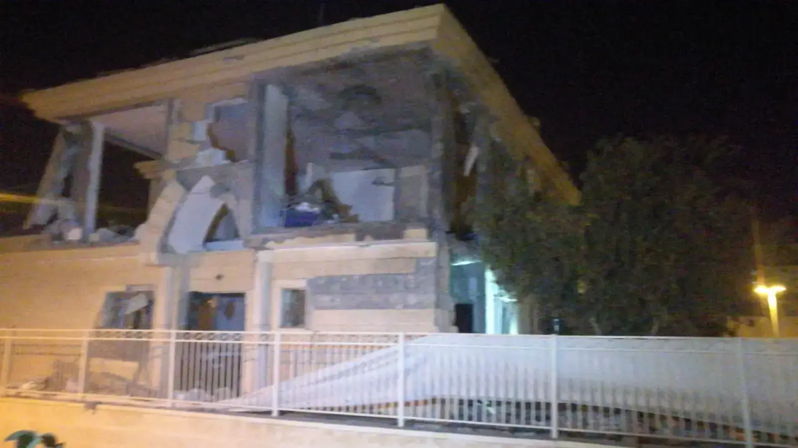 רקטה מרצועת עזה נפלה בבאר שבע בחצר בית - 17/10/18 רקטה מרצועת עזה נפלה בבאר שבע בחצר בית - 17/10/18