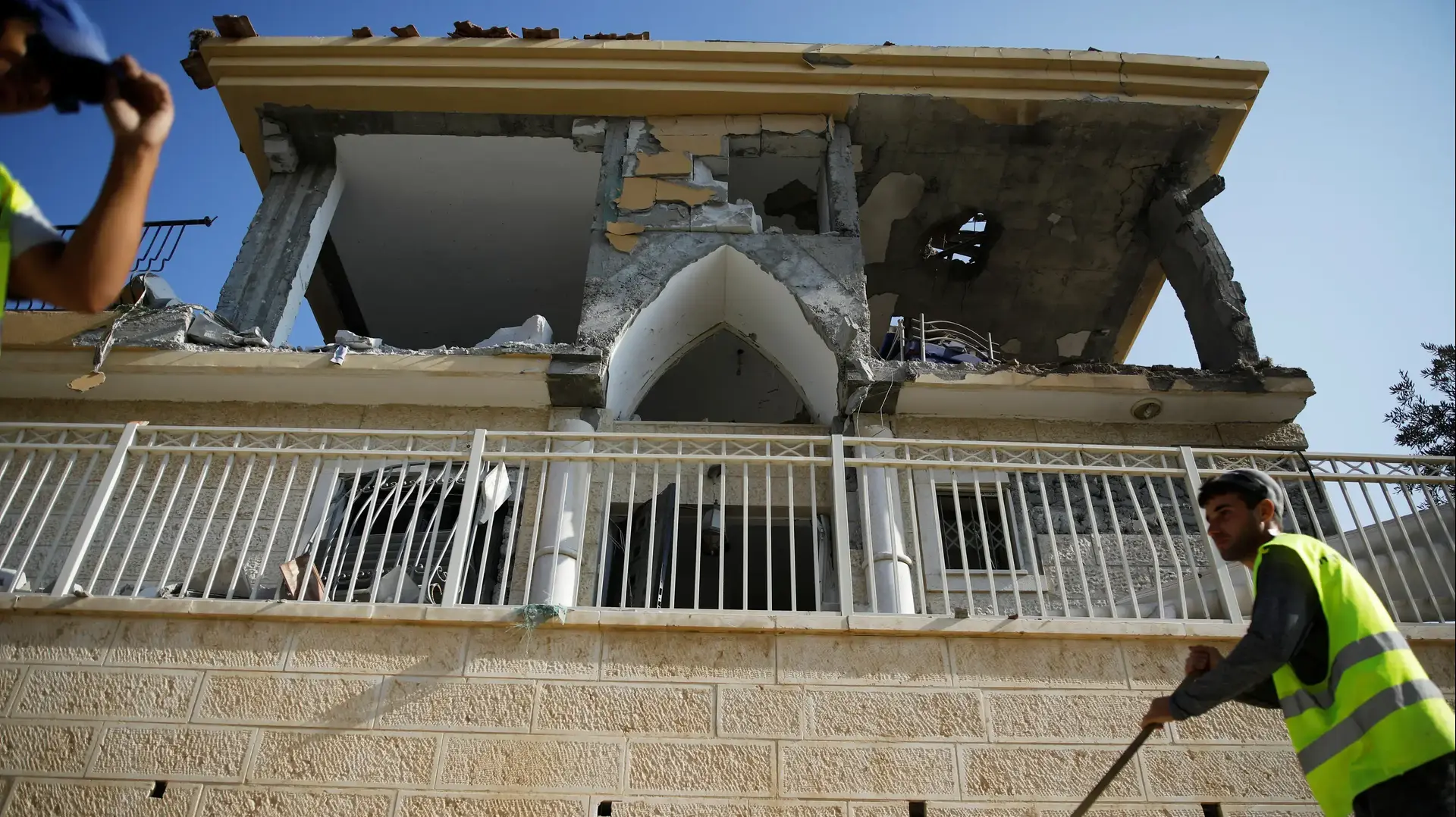 פגיעת רקטה שנורתה מרצועת עזה בבית בבאר שבע, 17 באוקטובר 2018 פגיעת רקטה שנורתה מרצועת עזה בבית בבאר שבע, 17 באוקטובר 2018