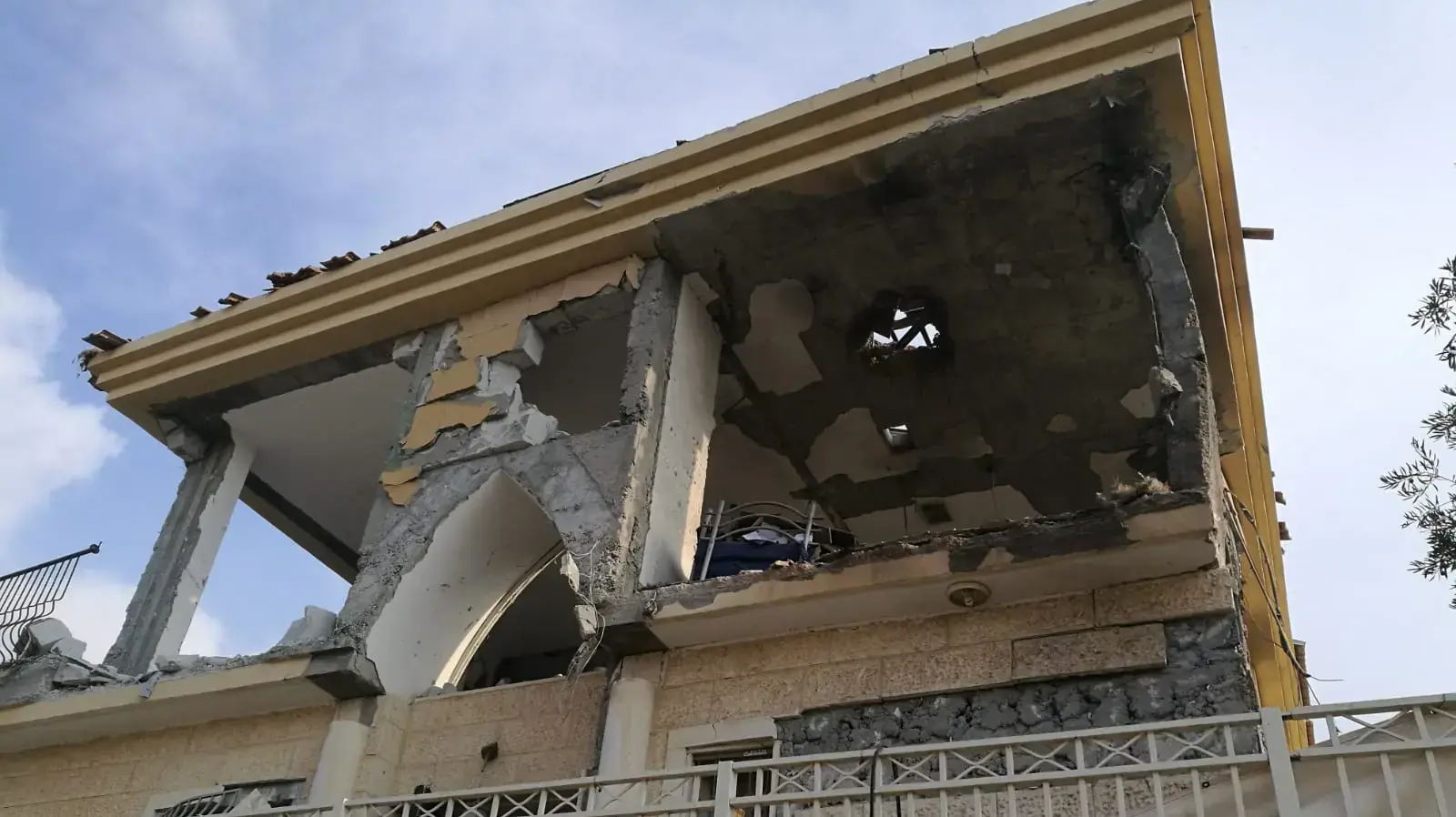 פגיעת רקטה שנורתה מרצועת עזה בבית בבאר שבע, 17 באוקטובר 2018 פגיעת רקטה שנורתה מרצועת עזה בבית בבאר שבע, 17 באוקטובר 2018