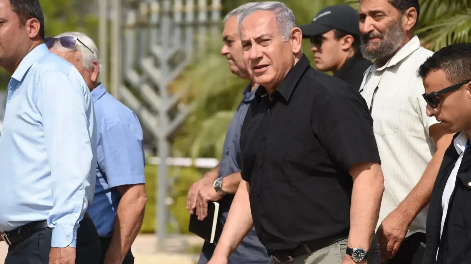 רוה''מ, בנימין נתניהו בתום הערכת מצב באוגדת עזה עם שר הביטחון, אלוף הפיקוד, מפק האוגדה ובכירי מערכת הביטחון