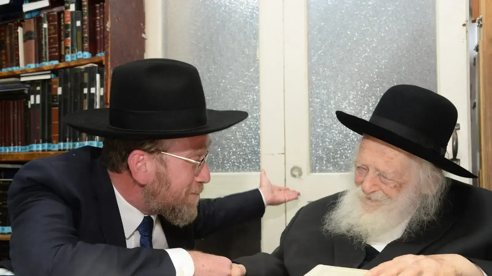 יצחק פינדרוס המועמד לראשות העיר אלעד עם הרב חיים קנייבסקי יצחק פינדרוס המועמד לראשות העיר אלעד עם הרב חיים קנייבסקי