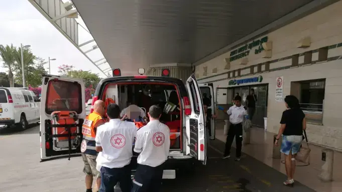 פינוי פצועים מתאונה ליד ים המלח לביה"ח סורוקה, ב"ש פינוי פצועים מתאונה ליד ים המלח לביה"ח סורוקה, ב"ש