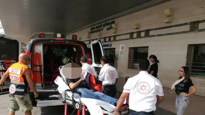 פינוי פצועים מתאונה ליד ים המלח לביה"ח סורוקה, ב"ש פינוי פצועים מתאונה ליד ים המלח לביה"ח סורוקה, ב"ש