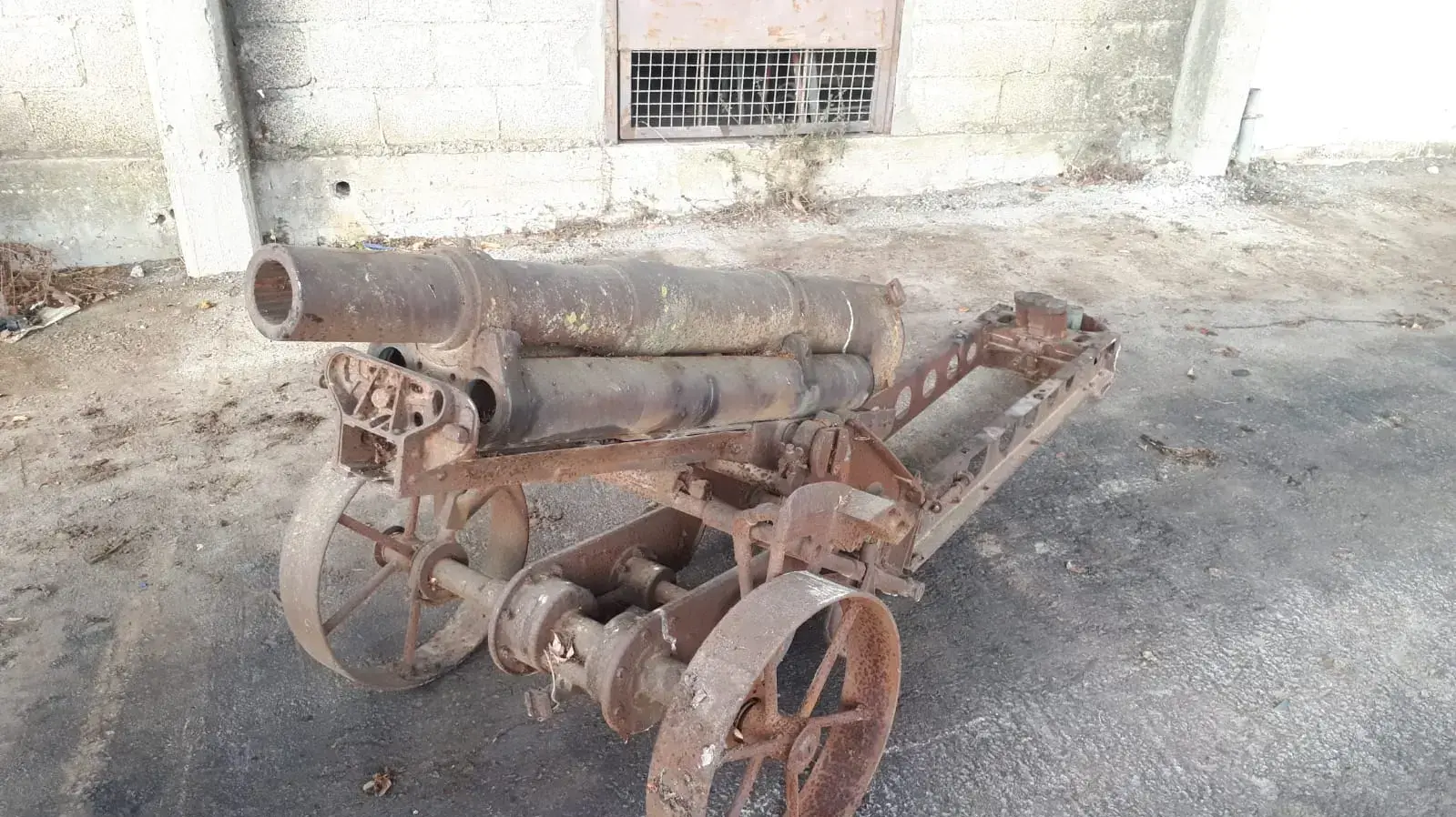 תותח נפוליאונצ'יק נדיר מקרבות ההכרעה במלחמת העצמאות נמצא בקיבוץ יראון בצפון תותח נפוליאונצ'יק נדיר מקרבות ההכרעה במלחמת העצמאות נמצא בקיבוץ יראון בצפון