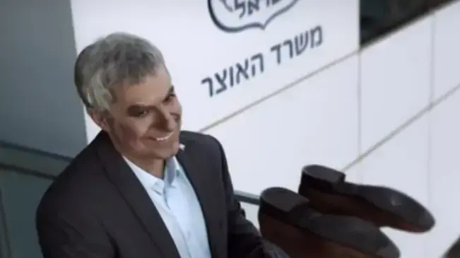 משה כחלון בפרסומת של הלמן אלדובי משה כחלון בפרסומת של הלמן אלדובי