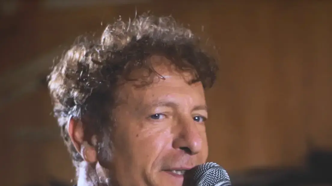 ערן צור שר את חגיגה של שרית חדד ערן צור שר את חגיגה של שרית חדד