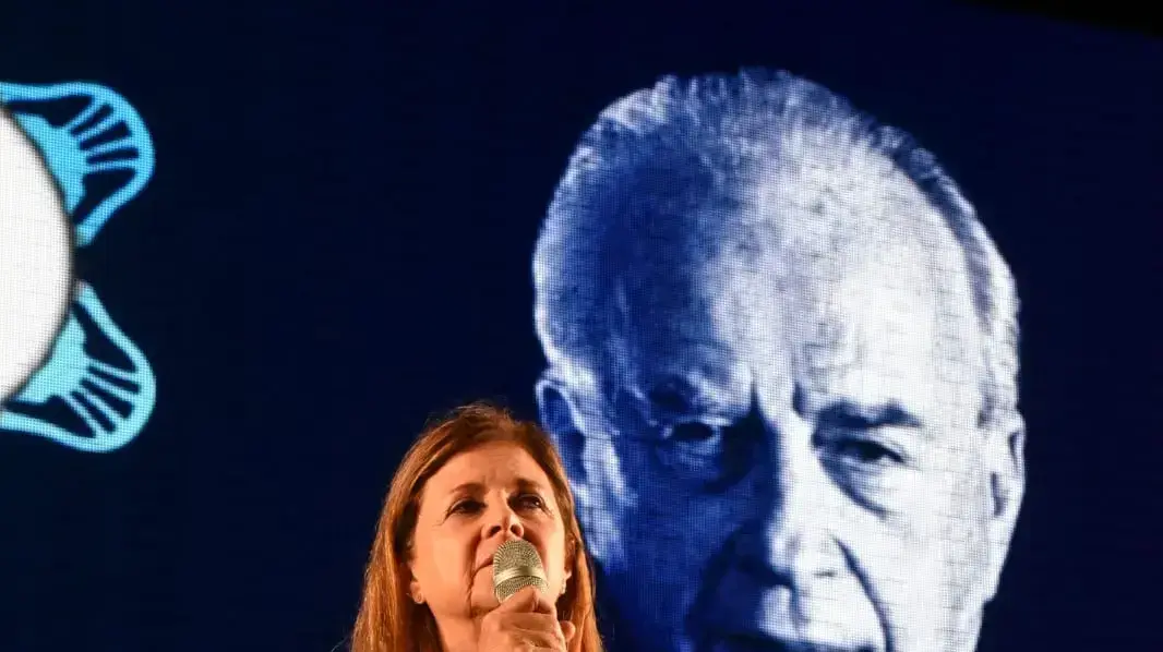 דליה רבין באסיפה ישראלית לזכרו של יצחק רבין, כיכר רבין, ת"א דליה רבין באסיפה ישראלית לזכרו של יצחק רבין, כיכר רבין, ת"א