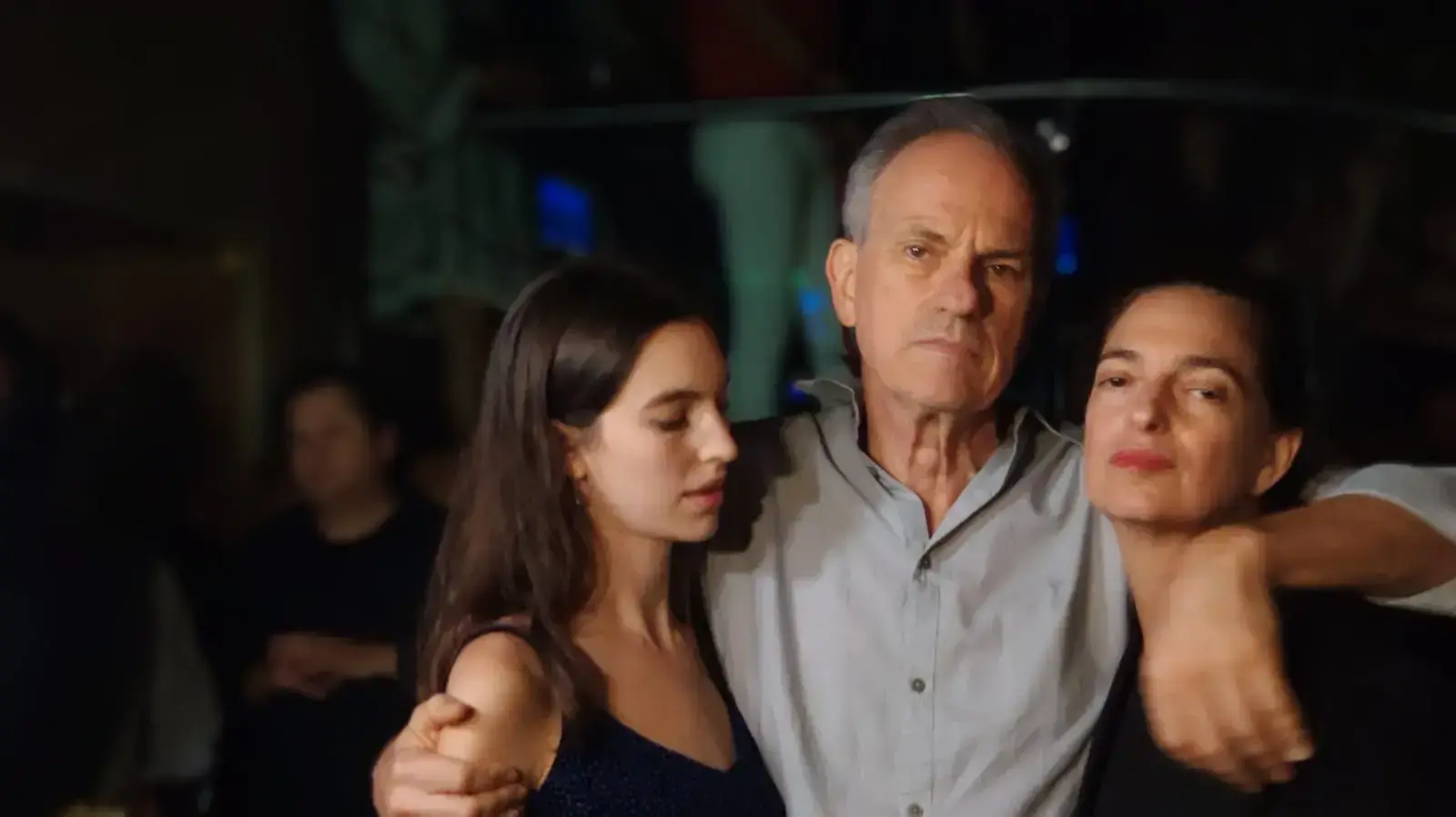 אבי נשר, איריס נשר ותום נשר בהקרנת הסרט "סיפור אחר" אבי נשר, איריס נשר ותום נשר בהקרנת הסרט "סיפור אחר"