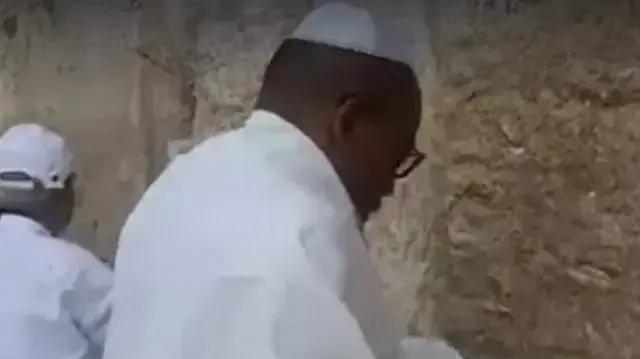 מנהיג תנועת הבדלנים של ביאפרה בכותל המערבי, 19 באוקטובר 2018 מנהיג תנועת הבדלנים של ביאפרה בכותל המערבי, 19 באוקטובר 2018
