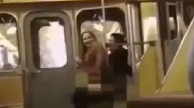 זוג עושה סקס ברכבת ברוסיה
