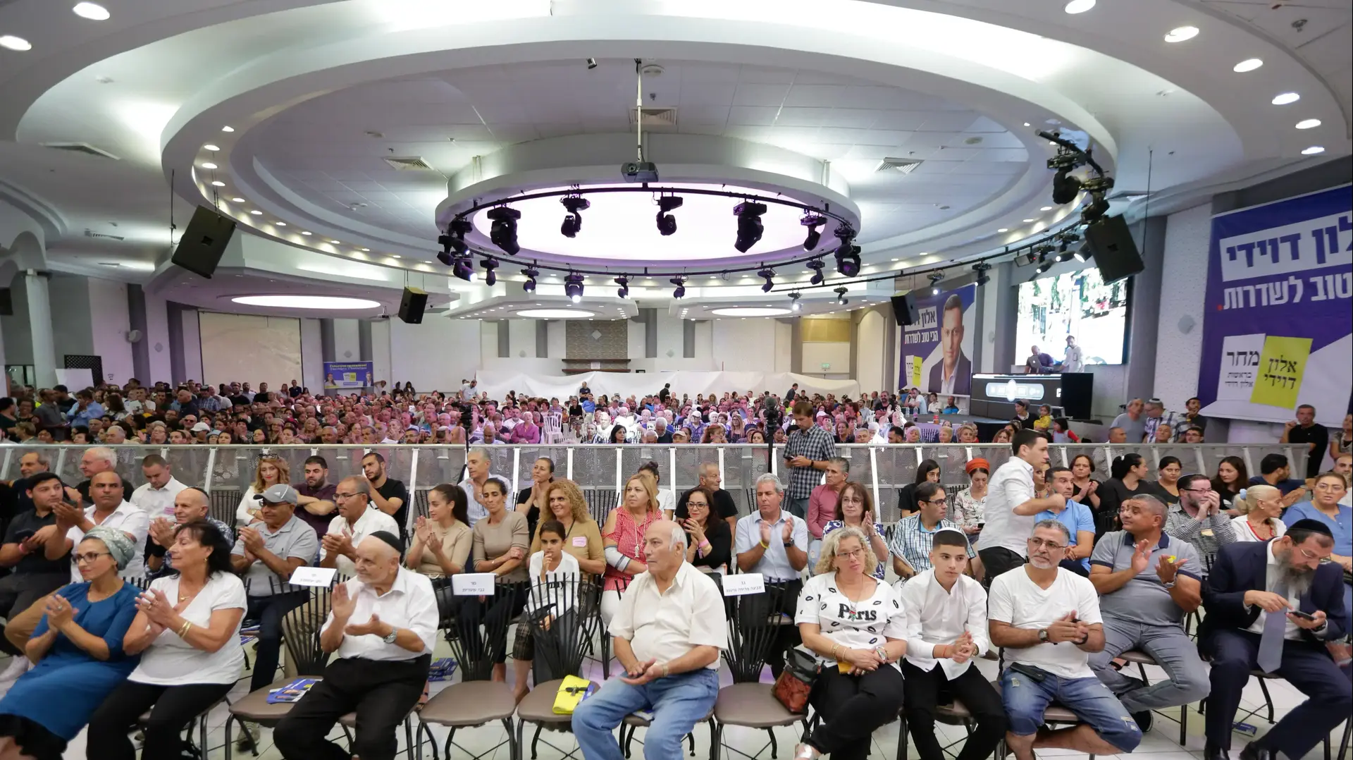 ראש הממשלה בנימין נתניהו בסיור תמיכה במועמדי הליכוד לבחירות המקומיות בדרום עם ראש עייירת שדרות אלון דוידי ראש הממשלה בנימין נתניהו בסיור תמיכה במועמדי הליכוד לבחירות המקומיות בדרום עם ראש עייירת שדרות אלון דוידי