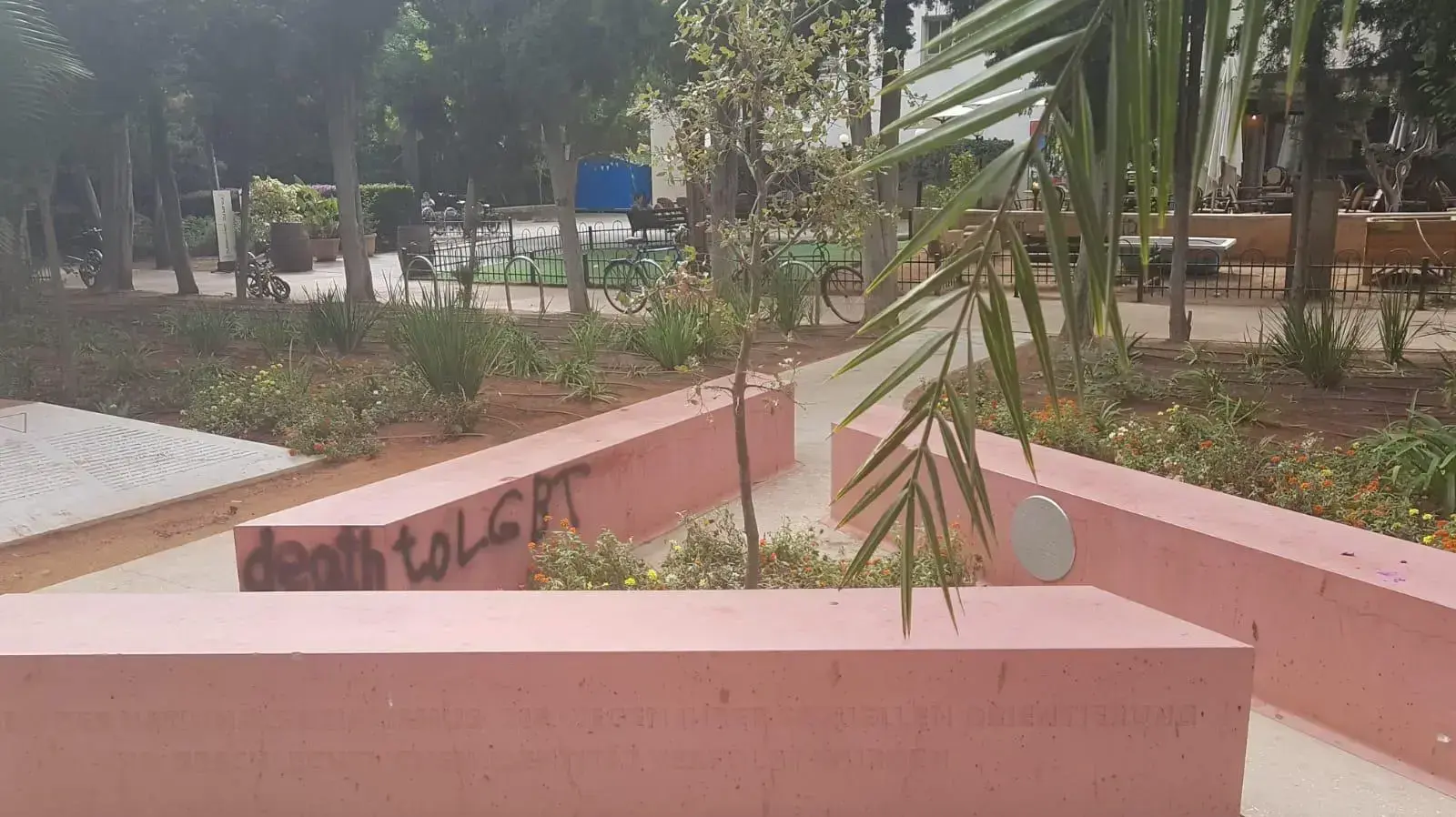 ריסוס כתובות נאצה נגד הקהילה הלהטבית בת"א 
