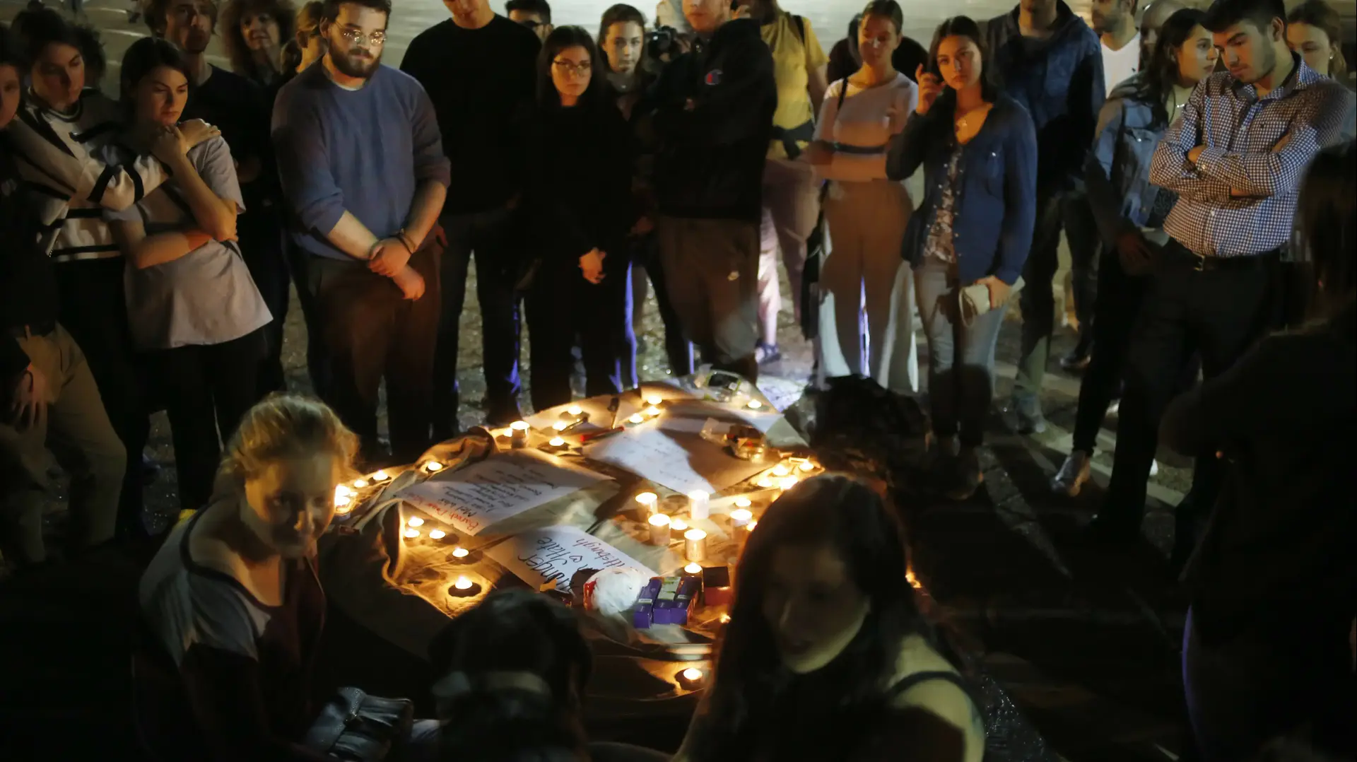 נרות התייחדות בתל אביב לזכר הנספים בטבח בבית הכנסת בפיטסבורג, ארה"ב נרות התייחדות בתל אביב לזכר הנספים בטבח בבית הכנסת בפיטסבורג, ארה"ב