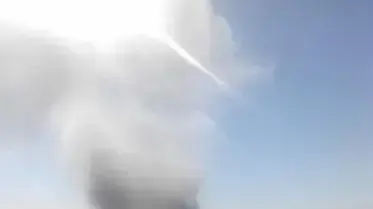 עשן עולה מזירת פיצוץ במרכז תוניס, בירת תוניסיה, 29 באוקטובר 2018 עשן עולה מזירת פיצוץ במרכז תוניס, בירת תוניסיה, 29 באוקטובר 2018