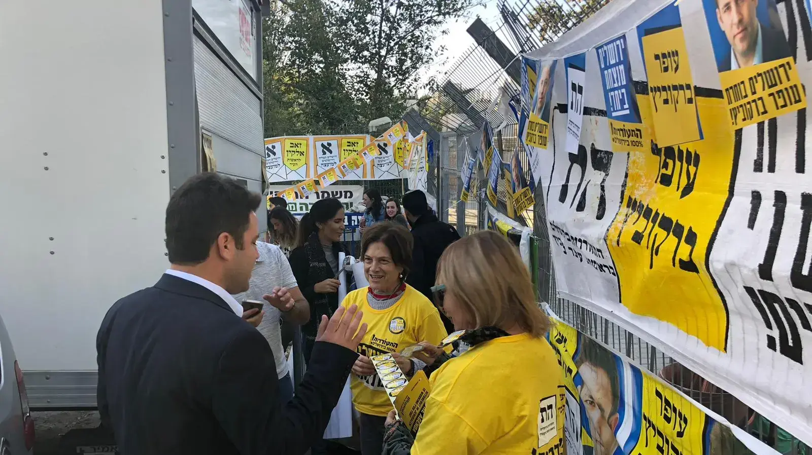 המועמד לראשות ירושלים עופר ברקוביץ' מתחיל את הבוקר הקלפי ברחביה, 30 באוקטובר 2018 המועמד לראשות ירושלים עופר ברקוביץ' מתחיל את הבוקר הקלפי ברחביה, 30 באוקטובר 2018