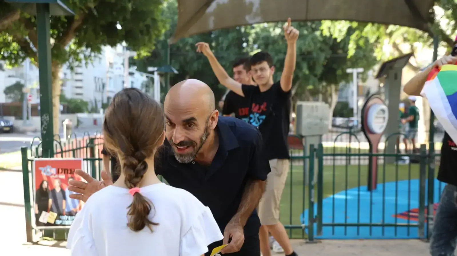 המועמד לראשות תל אביב אסף הראל הגיע עם בתו לילי להצביע, 30 באוקטובר 2018 המועמד לראשות תל אביב אסף הראל הגיע עם בתו לילי להצביע, 30 באוקטובר 2018