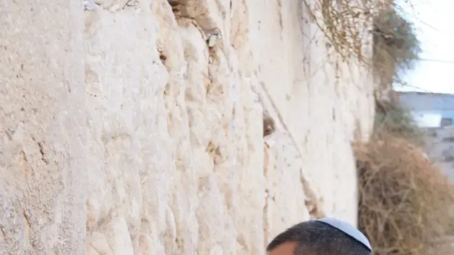 המועמד המוביל לראשות עיריית ירושלים, משה ליאון, פתח את יום הבחירות בתפילת שחרית בכותל המערבי 30 באוקטובר 2018 המועמד המוביל לראשות עיריית ירושלים, משה ליאון, פתח את יום הבחירות בתפילת שחרית בכותל המערבי 30 באוקטובר 2018