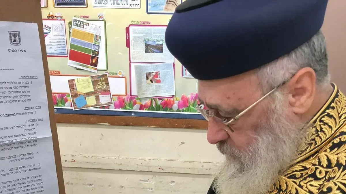 הרב הראשי יצחק יוסף בוחר משה ליאון בבחירות המקומיות בירושלים