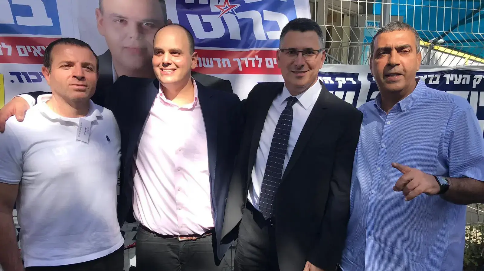גדעון סער בבת-ים, עם צביקה ברוט מועמד הליכוד לראשות העיר וראש רשימת הליכוד, ששון אליהו יו?ר סניף הליכוד בבת-ים ועו?ד דוד פפיא גדעון סער בבת-ים, עם צביקה ברוט מועמד הליכוד לראשות העיר וראש רשימת הליכוד, ששון אליהו יו?ר סניף הליכוד בבת-ים ועו?ד דוד פפיא