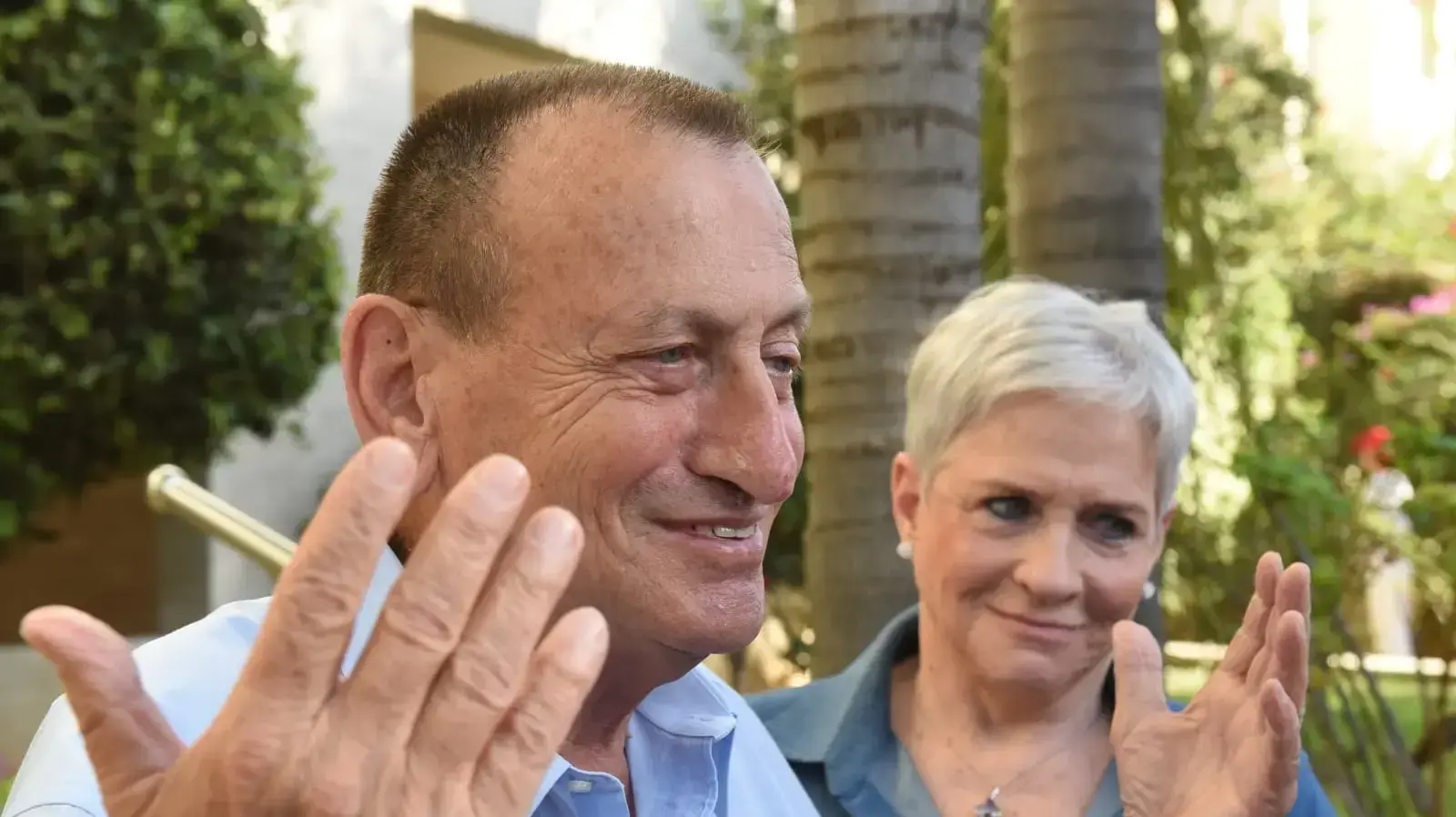 רון חולדאי מחוץ לביתו לאחר הזכייה בקדנציה נוספת בבחירות לראשות עיריית תל אביב 31 באוקטובר 2018 רון חולדאי מחוץ לביתו לאחר הזכייה בקדנציה נוספת בבחירות לראשות עיריית תל אביב 31 באוקטובר 2018