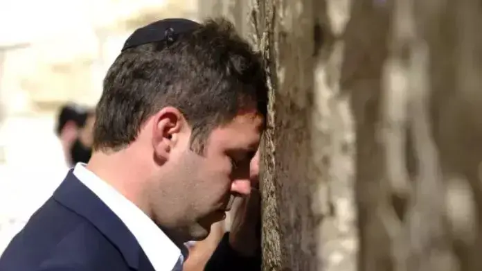 ירושלים - המועמד עופר ברקוביץ' בכותל המערבי ירושלים - המועמד עופר ברקוביץ' בכותל המערבי