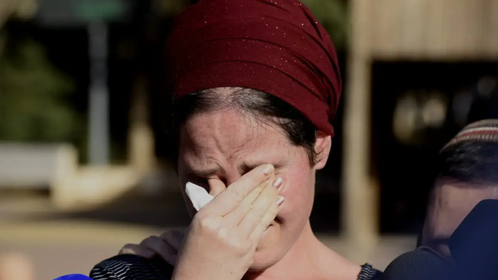 רננה שלם, שכנתם של מפשחת עטר ז"ל שנהרגו בתאונה בים המלח רננה שלם, שכנתם של מפשחת עטר ז"ל שנהרגו בתאונה בים המלח