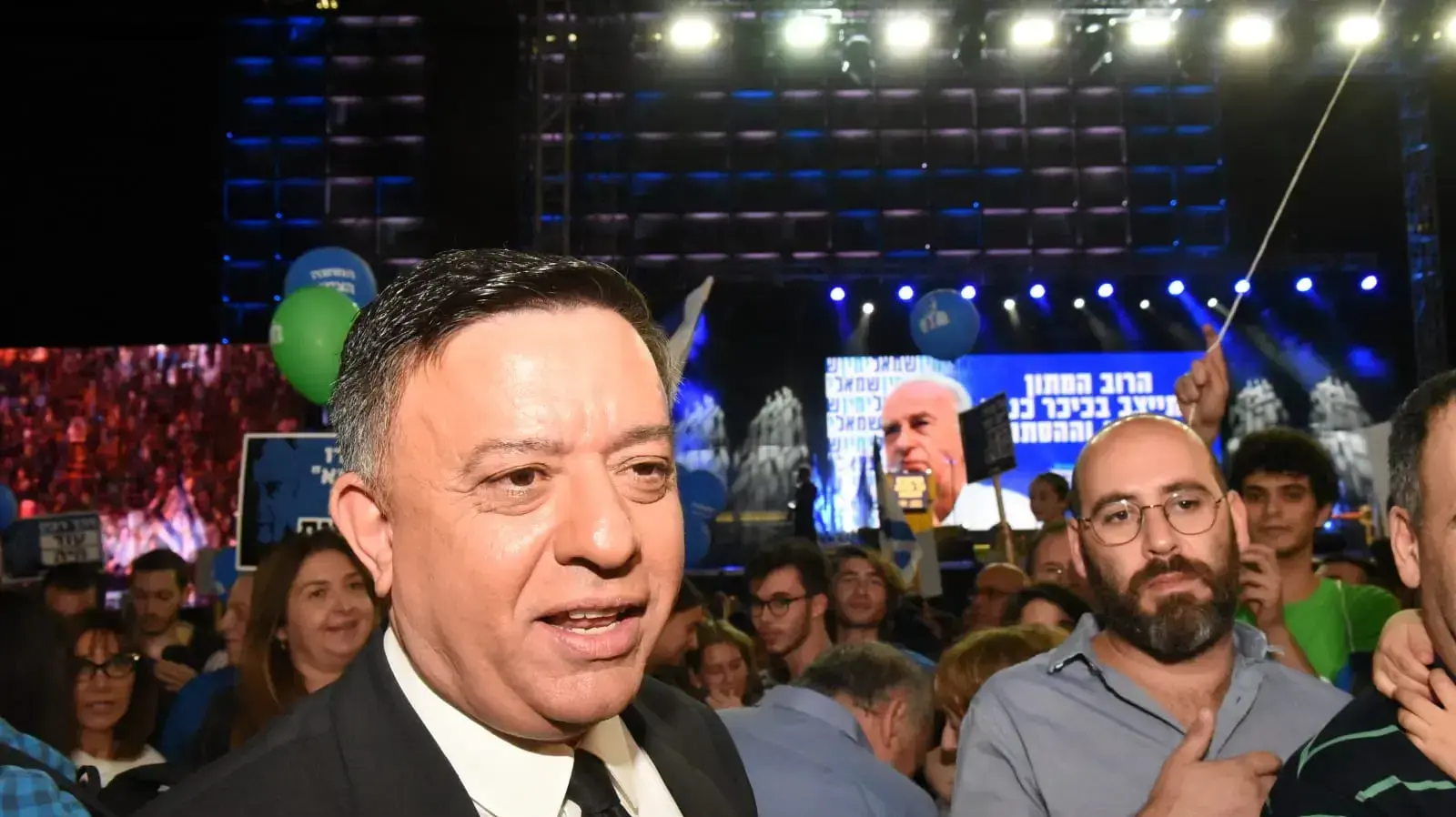 אבי גבאי בעצרת לציון 23 שנה לרצח ראש הממשלה לשעבר, יצחק רבין בכיכר רבין, ת"א אבי גבאי בעצרת לציון 23 שנה לרצח ראש הממשלה לשעבר, יצחק רבין בכיכר רבין, ת"א