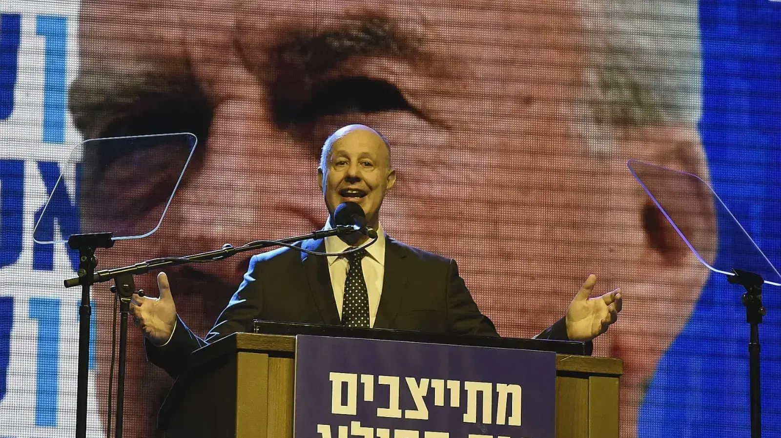 צחי הנגבי בעצרת לציון 23 שנה לרצח ראש הממשלה לשעבר, יצחק רבין בכיכר רבין, ת"א
