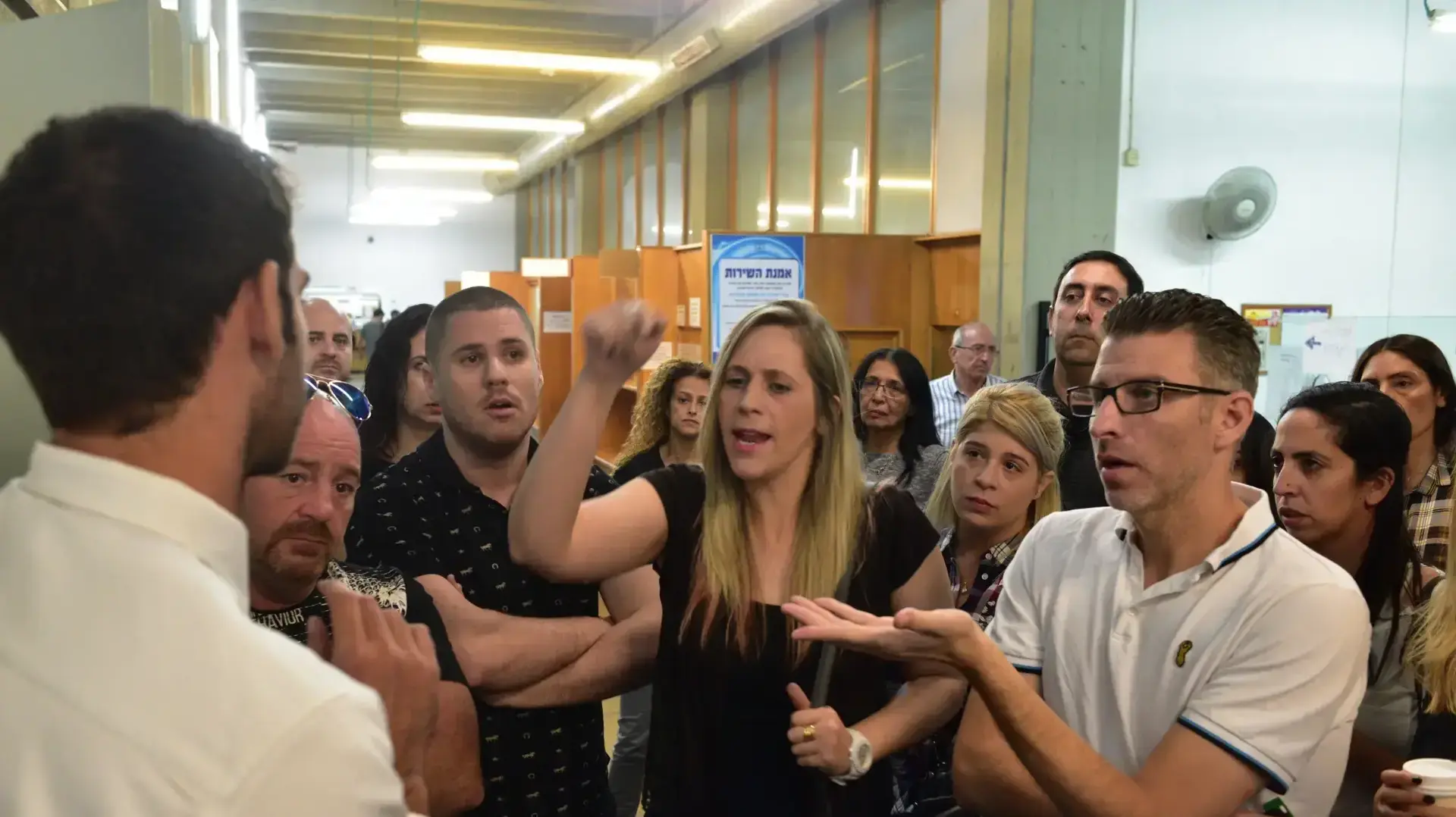 הגשת כתב אישום נגד הגננת מהגן הקטנטנים של יעל , שלום ת"א: 4 בנובמבר 2018 הגשת כתב אישום נגד הגננת מהגן הקטנטנים של יעל , שלום ת"א: 4 בנובמבר 2018