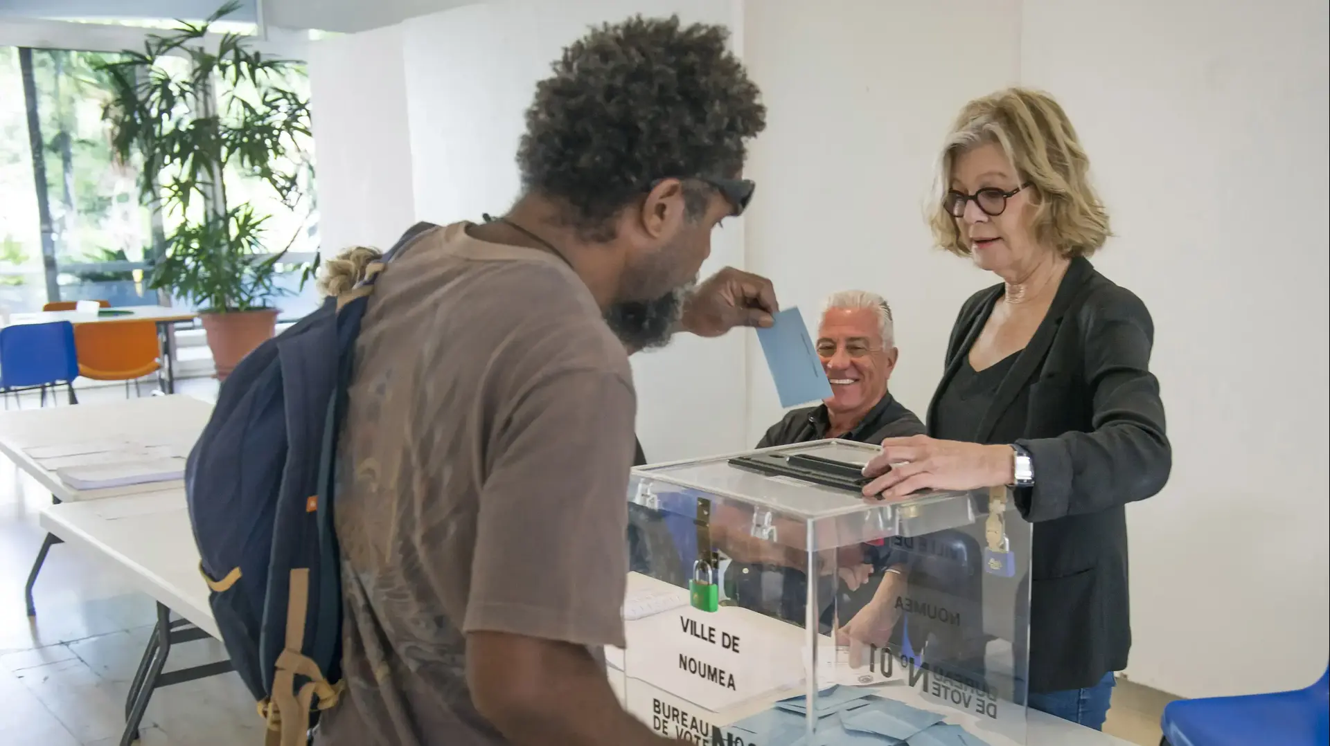 מצביעים בבחירות בקלדוניה
קבוצת איים בדרום מערב האוקיינוס השקטה 4 בנובמבר 2018 מצביעים בבחירות בקלדוניה
קבוצת איים בדרום מערב האוקיינוס השקטה 4 בנובמבר 2018