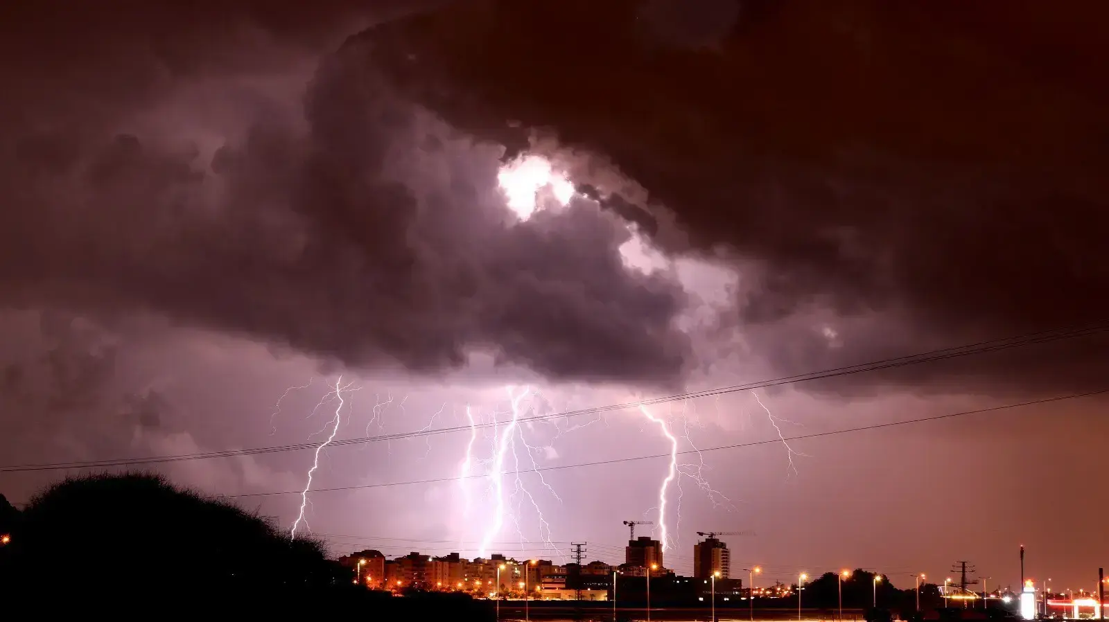 סערת ברקים בנתניה, 4 בנובמבר 2018 סערת ברקים בנתניה, 4 בנובמבר 2018
