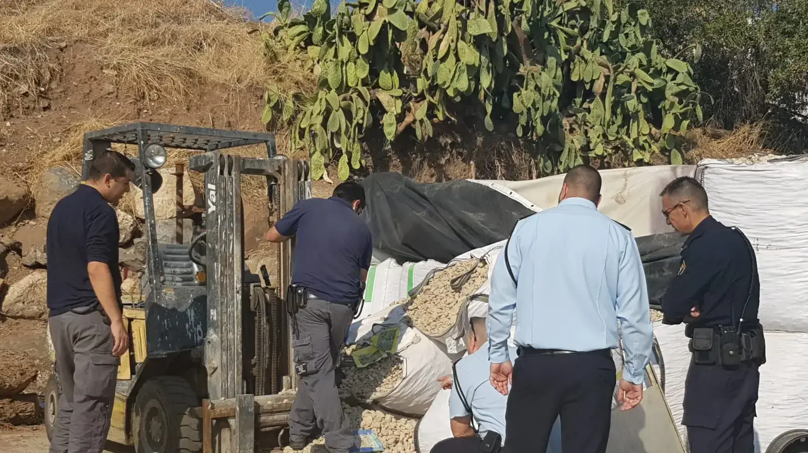 גבר ללא רוח חיים נמצא מתחת שקי חול בטבריה 6 בנובמבר 2018 גבר ללא רוח חיים נמצא מתחת שקי חול בטבריה 6 בנובמבר 2018