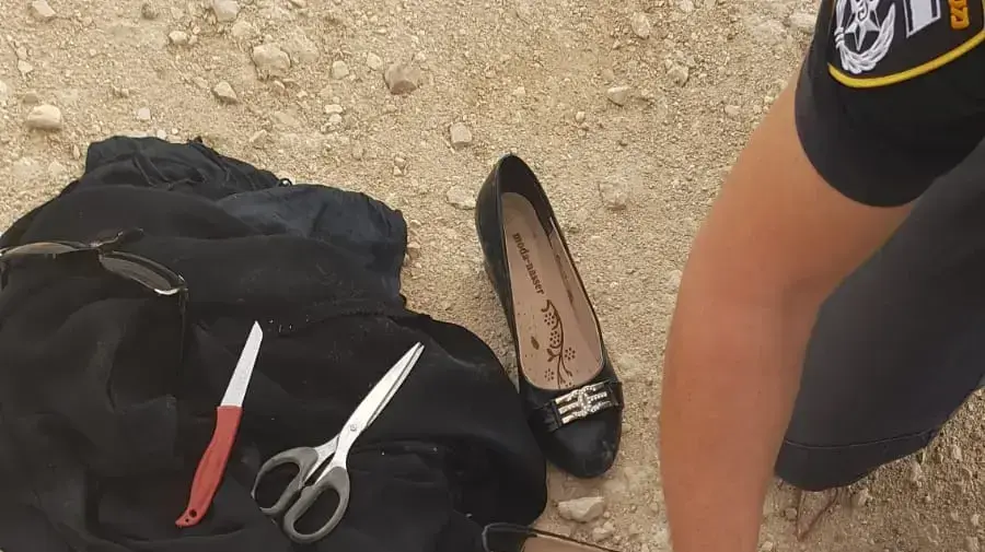 חפציה של המחבלת שניסתה לבצע פיגוע דקירה בכפר אדומים 6 בנובמבר 2018