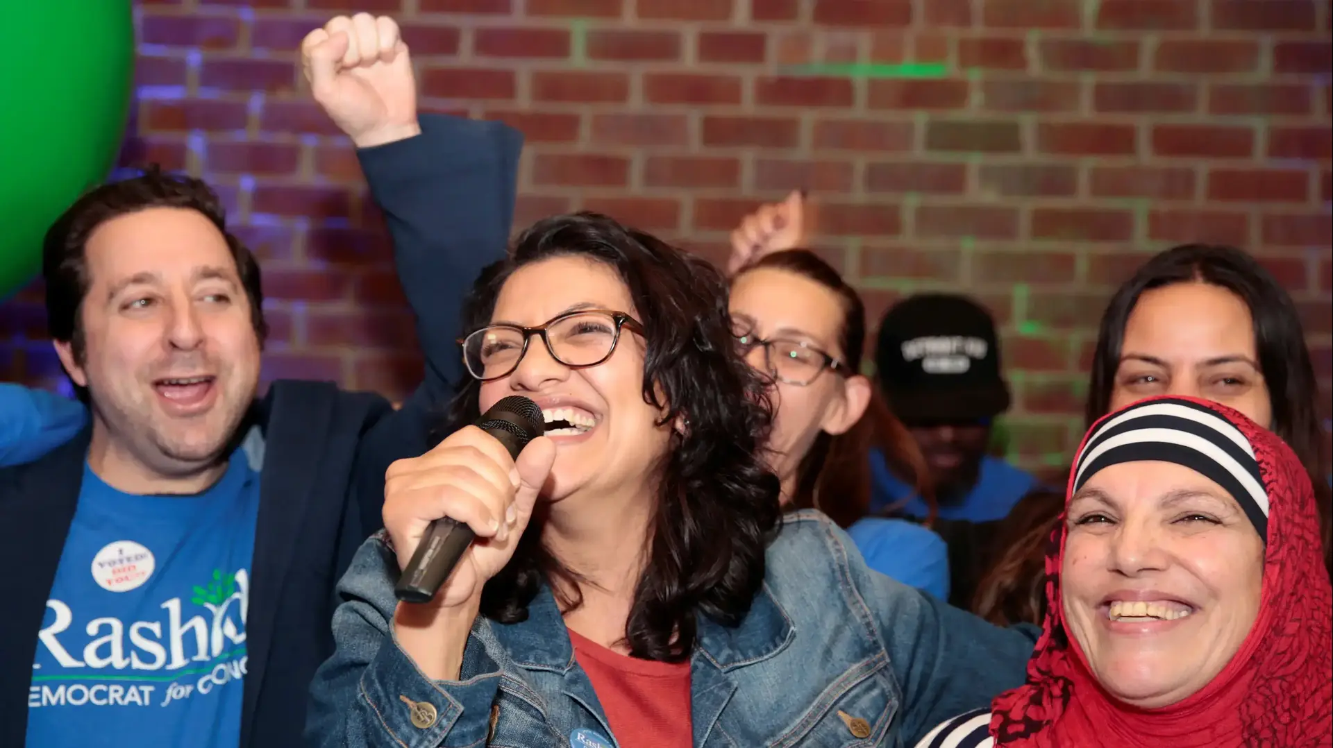 המועמדת הדמוקרטית המוסלמית ראשידה טאליב שניצחה בבחירות לבתי הנבחרים מטעם דטרויט שבמישיגן ב-6 בנובמבר 2018 המועמדת הדמוקרטית המוסלמית ראשידה טאליב שניצחה בבחירות לבתי הנבחרים מטעם דטרויט שבמישיגן ב-6 בנובמבר 2018