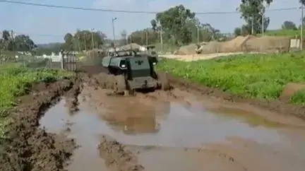 סייר הנדסי רובוטי- משמר קדמי: משהב"ט סיים את שלב הפיתוח
של מערכת מבצעית להתמודדות עם מטענים סייר הנדסי רובוטי- משמר קדמי: משהב"ט סיים את שלב הפיתוח
של מערכת מבצעית להתמודדות עם מטענים