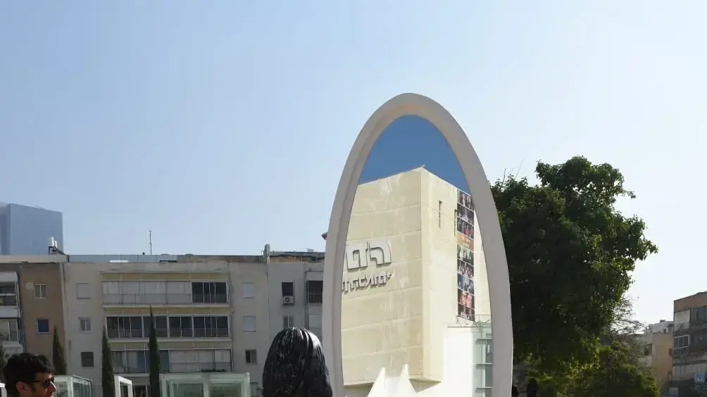 פסל בדמותה של מירי רגב שהוצב בכיכר 'הבימה' בתל אביב 8 בנובמבר 2018