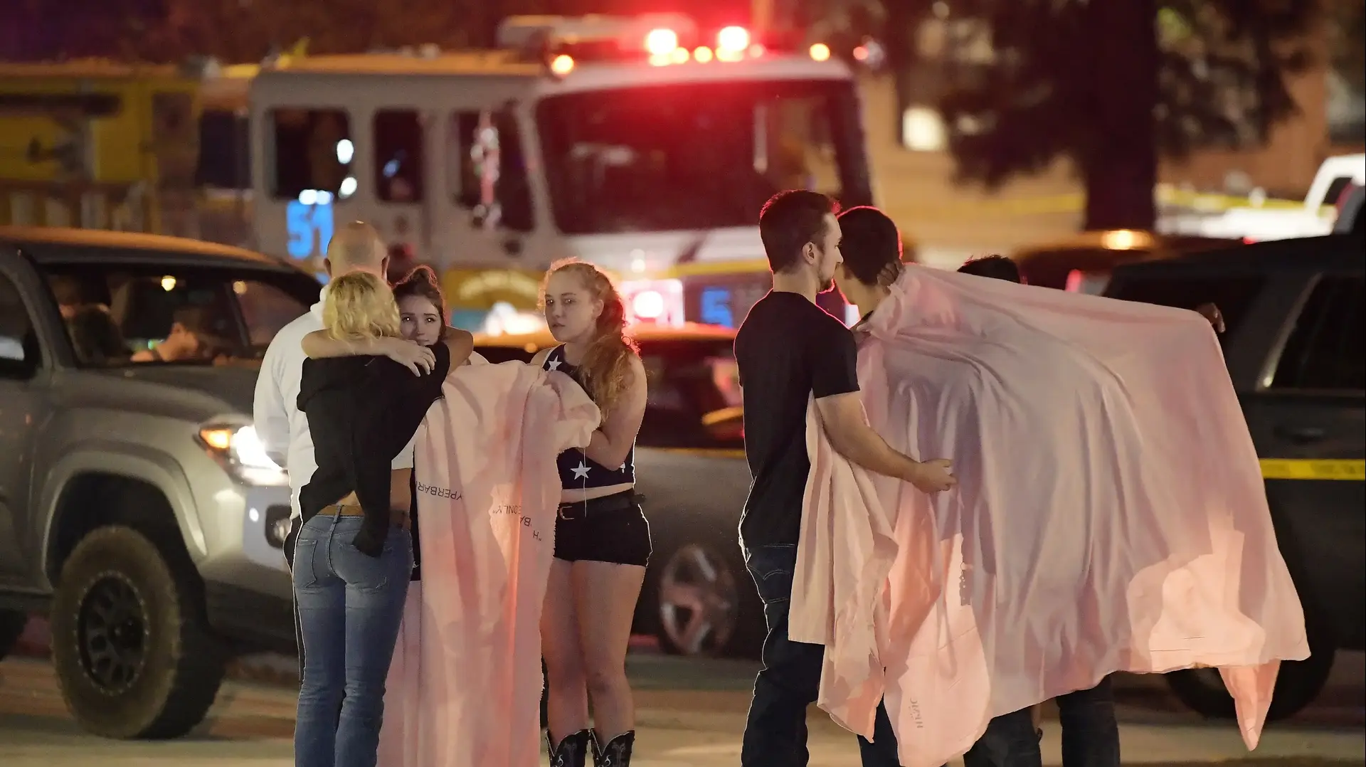 זירת הירי במסעדה בקליפורניה, ארה"ב 8 בנובמבר 2018 זירת הירי במסעדה בקליפורניה, ארה"ב 8 בנובמבר 2018