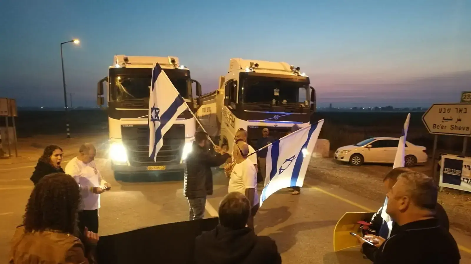 הפגנת מעבר כרם שלום של תושבי עוטף עזה הפגנת מעבר כרם שלום של תושבי עוטף עזה