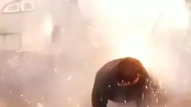 אדם עם זיקוק בישבן אדם עם זיקוק בישבן